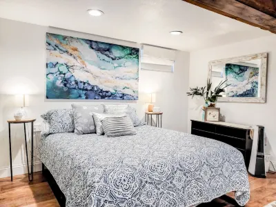 Cozy Apartment Minutes from Downtown Hotels near Roam'n Around