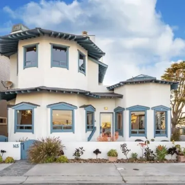 Luxury waterfront! The Pagoda Beach House