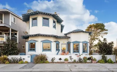 Luxury waterfront! The Pagoda Beach House