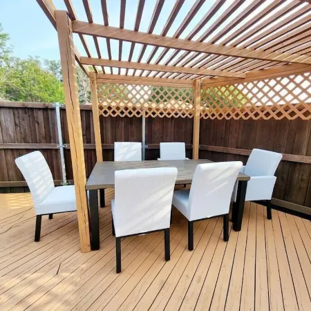 Newly remodeled 5BR 3BA w/pool 16 ppl