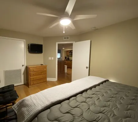 Perfect location-walk to attractions-Heated pool-walk to restaurants