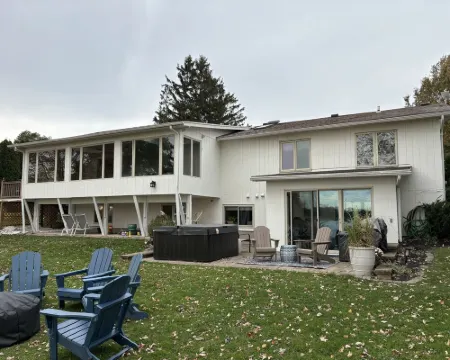 Lake Ontario's Family Retreat: Natural Peace and Modern Luxuries グリースのホテル