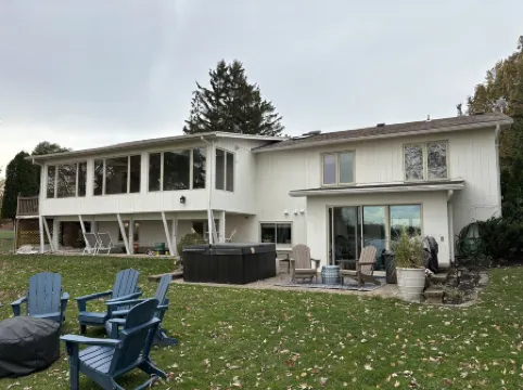 Lake Ontario's Family Retreat: Natural Peace and Modern Luxuries