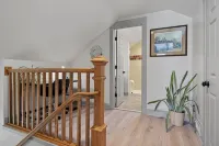 N Shore Bungalow-Close to St Joe, beaches, golf, wineries, 45 min to Notre Dame