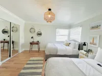 921- Beachside Cottage-Hottest location in San Diego