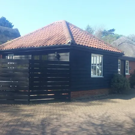 Country Cottage Set In pretty Suffolk village with 2 local pubs, dog friendly