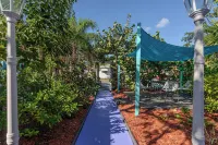LW Historic District. 1.5 milles to beach. Pet friendly! 萊克沃思Tri-Rail站附近的飯店
