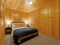 Mountain Cabin overlooking Boyne near Nubs W/ Hot Tub Hotels in Pleasantview Township
