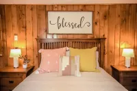 Mountain Cabin Overlooking Breathtaking Riverfront and Valley Views