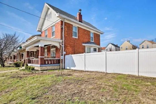 Urban Oasis 3 Miles to Cincy Sleeps 12