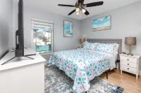 Tastefully updated, Heated Pool, 10 min to Beach!