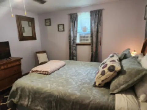 Relaxing, Peaceful 1-bedroom Pet- Friendly Apartment