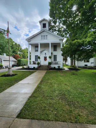 Fountain View I -Charming historical building in the heart of downtown Wellsboro