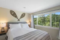 Spacious Family Getaway 10Min to Mt Snow w. Firepit, BBQ, King Bed