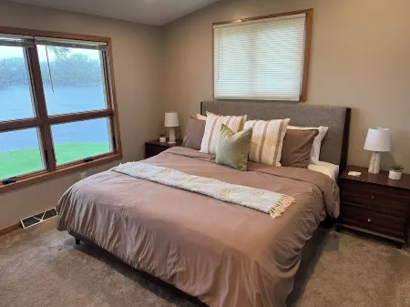 Beautiful Riverfront Home near Celebrations. Excellent eagle viewing!