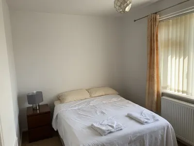 Spacious semi detached house Hotels near Ramsdale hide
