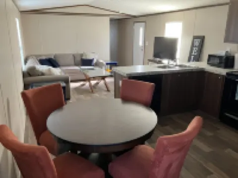 Nautical Sun 3/2 Close to Front Beach