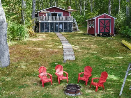 Beautiful Lakefront Escape - Book Your Fall Foliage GetAway!