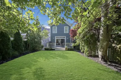 Gorgeous 5 Bdrm Home with Beautiful Bay Views in the Heart of Greenport Village Peconic Cruise Line附近的飯店