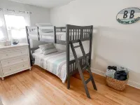Cozy & pretty beach-block, 2-BR condo: short walk to ocean, restaurants & shops! Hotels near Brigantine Beach
