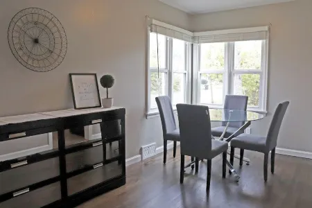 Cozy 2-bedroom apartment in Central Bismarck