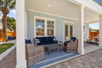 Luxury Beach Retreat with Private Pool - Sleeps 18, Steps from the Beach! - บูติค