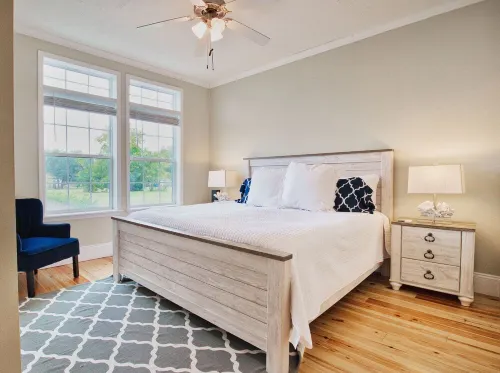 *NEW* - LOCATION, LOCATION - 250 Feet to the Beach - Sleeps 6