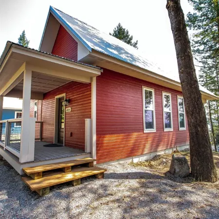 Grand Opening Pricing! 401A Cozy Cabin with views of Flathead Lake