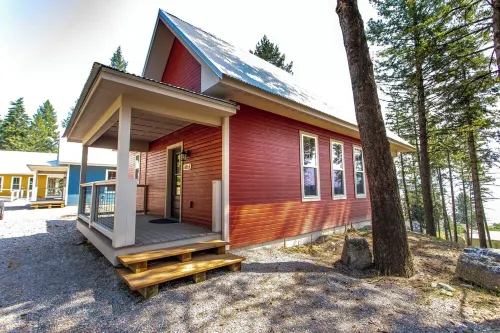 Grand Opening Pricing! 401A Cozy Cabin with views of Flathead Lake