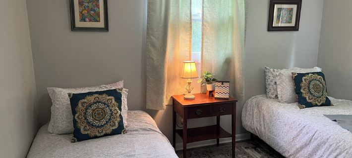 Cozy Bristol Jungalow Apartment- 2 blocks from King College - 2 bd/1 bath Hotels in Sullivan County