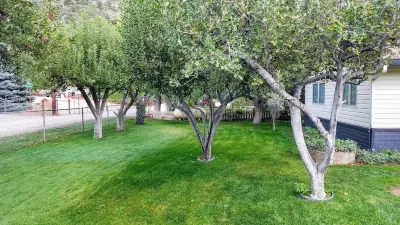 Heavenly Sedona Oak Creek Home - On the Water! 滑石州立公園附近的飯店