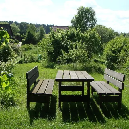 Quietly located holiday home with a natural garden, 500m from the lake and the forest Отели в г. Темплин