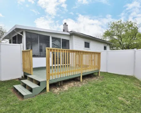 THE GOOD PLACE - Uptown Westerville's Premier Vacation Home - Colorful & Cozy Hotels in Westerville