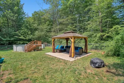 15% off monthly stays/Fall Vibez Hotels near Community Pool and playground