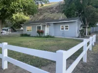 The River Shanty! Vintage Vibe! Expansive River View. Minutes from Town! Clean!
