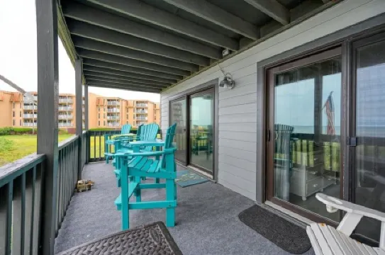 Oceanfront Newly Renovated 1st Floor Condo Sleeps 8  North Topsail Beach