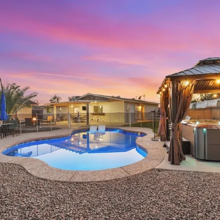 Unique 4-Bed, 3-Bath House with Pool, Hot Tub, Arcade and Hi-Spd Wifi