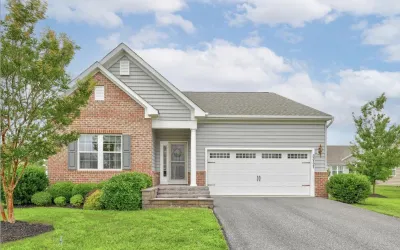 Close to all Rehoboth/Lewes attractions w/community pool & parking!