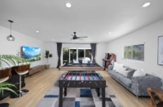 NEW Lux 5BR Villa Near Disney, Knotts, LA, OC w/ Hot Tub & Games