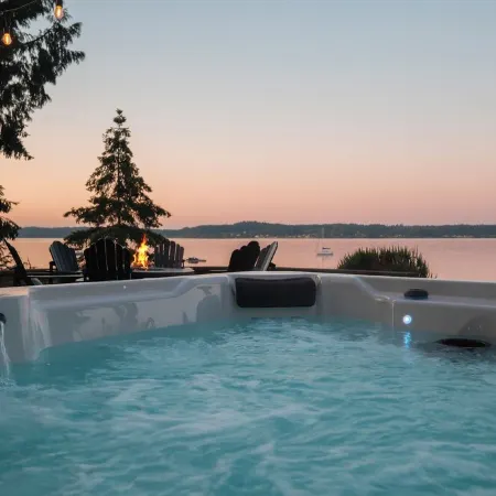 Luxury Beach House & Apartment, Waterfront, Hot Tub, Kayaks, Fire Pit, Game Room