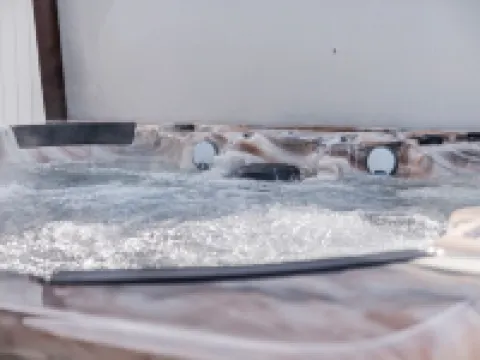 Modern Spacious Family Home w/ Hot Tub & Fire Pit