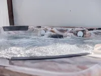 Modern Spacious Family Home w/ Hot Tub & Fire Pit