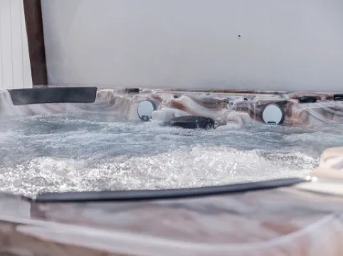 Modern Spacious Family Home w/ Hot Tub & Fire Pit