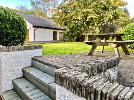 Detached lakeland cottage, with private hot tub and leisure facilities, pool