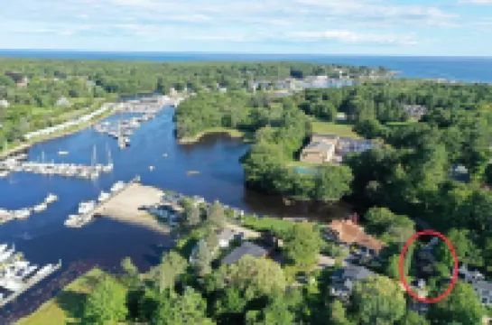 Waterfront Coastal Cottage in Kennebunk, Maine