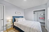 Modern craftsman home close to all Garibaldi has to offer. Dog Friendly!