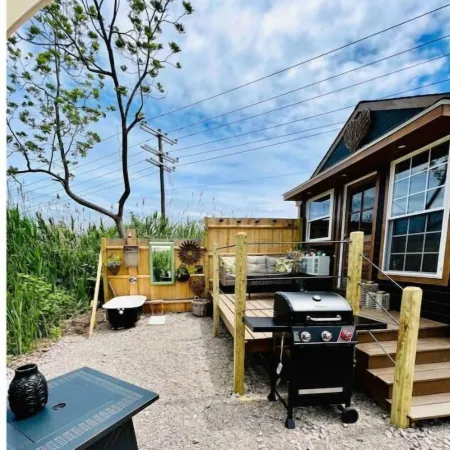 🌾Brand New Tiny Home! Downtown & Beachy☀️