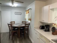 Quiet spacious Home by Lake Harris. Walk to Venation gardens, stroll by the Lake Отели в г. Лисберг