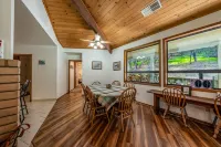 Next to Sequoia National Park Entrance and Pet Friendly! Hotels near General Sherman Tree