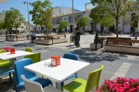 Bright apartment overlooking the beach and direct access to the sea